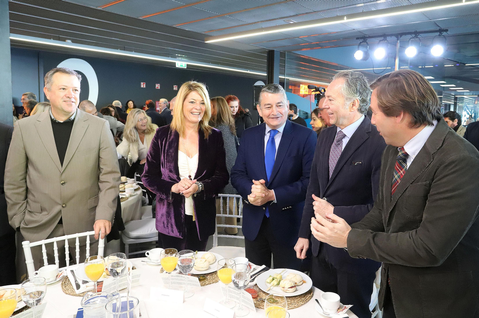 Imágenes del desayuno-coloquio con Antonio Sanz en el Foro Joly Andalucía celebrado en la Lonja de la Innovación del Puerto de Huelva