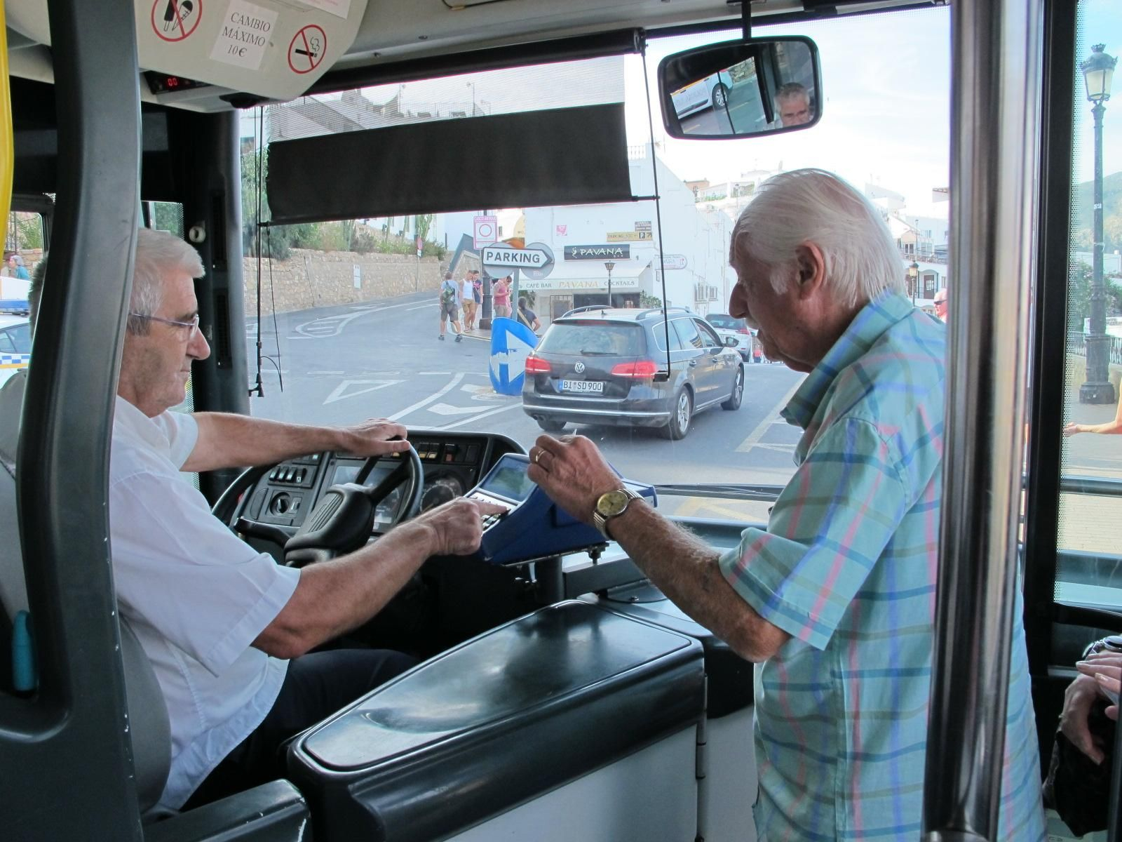 Autobús urbano en Mojácar.