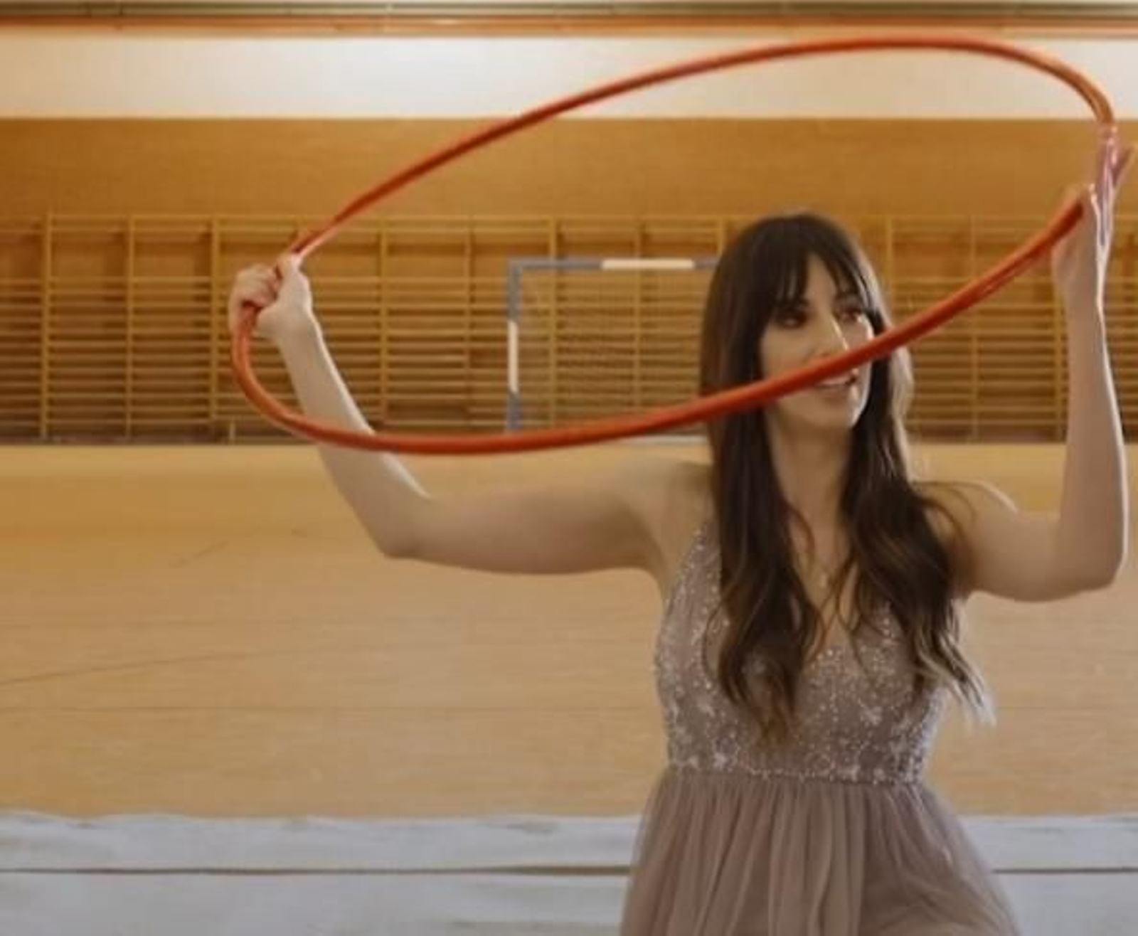 Almudena Cid en un vídeo de su cuenta personal relatando impresiones de su vida deportiva