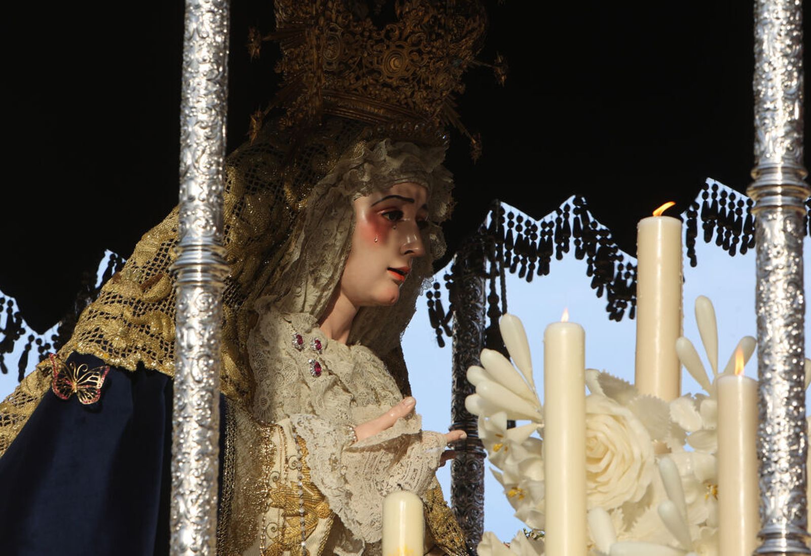 La Virgen del Dulce Nombre en su estación de penitencia