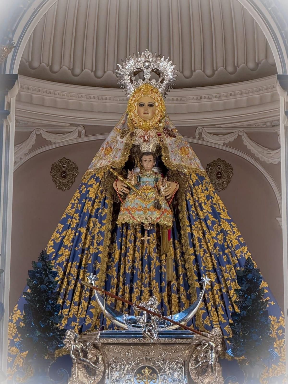 El emotivo estreno en la vestimenta de la Patrona de Cádiz