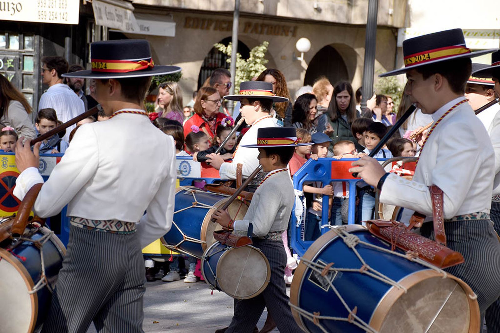 Las mejores imágenes de los peregrinos en la salida de Emigrantes