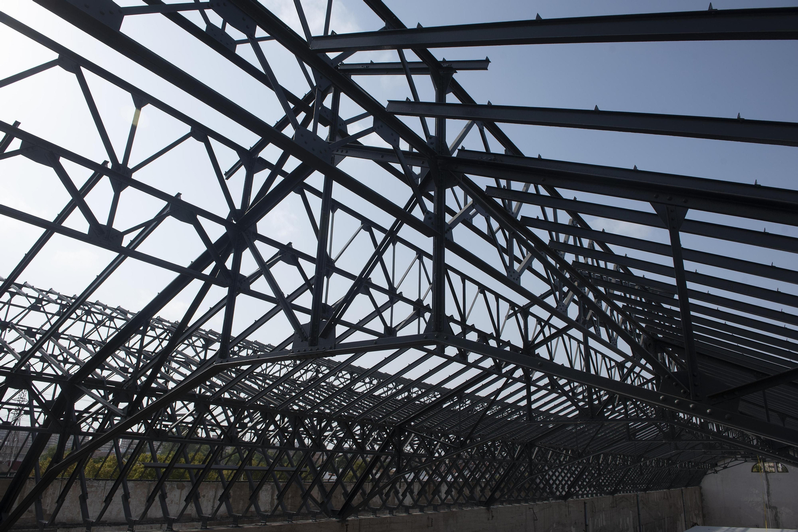 La rehabilitación de las naves de Renfe en San Jerónimo