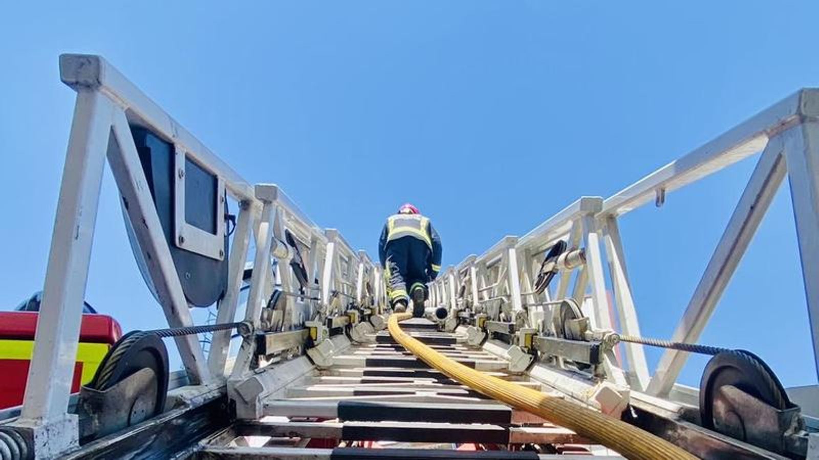 Intervención en una fábrica de madera del Polígono de los Olivares.