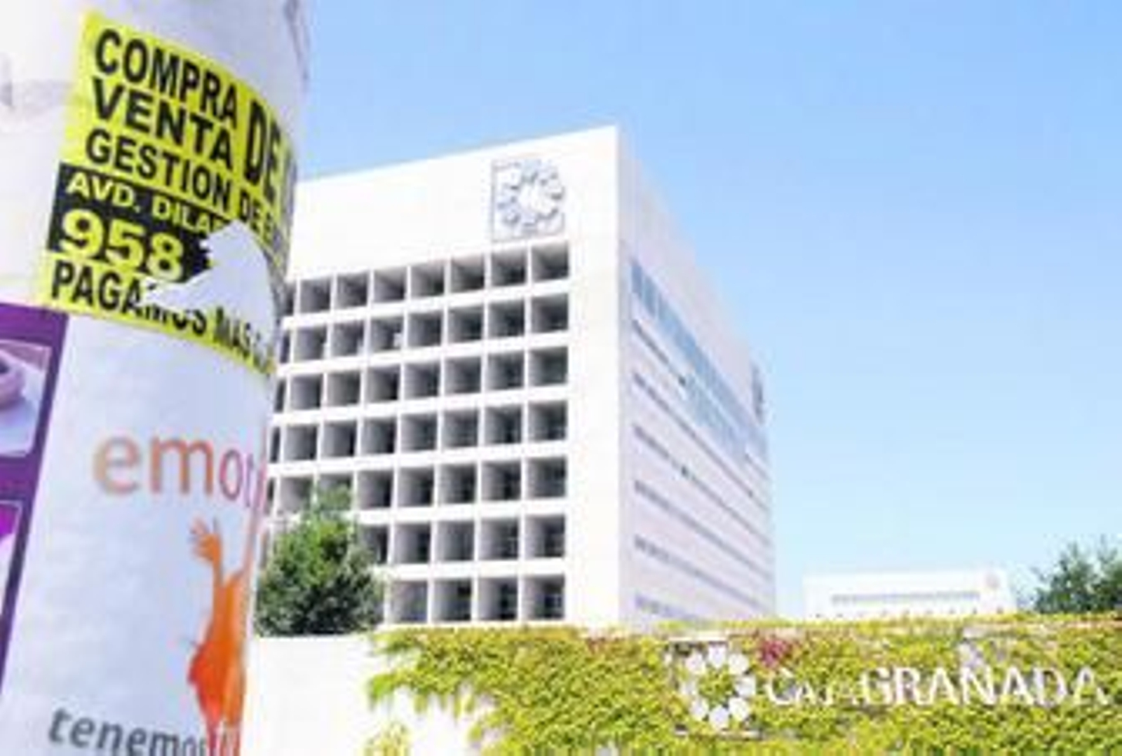 Imagen de la sede central de la entidad granadina.