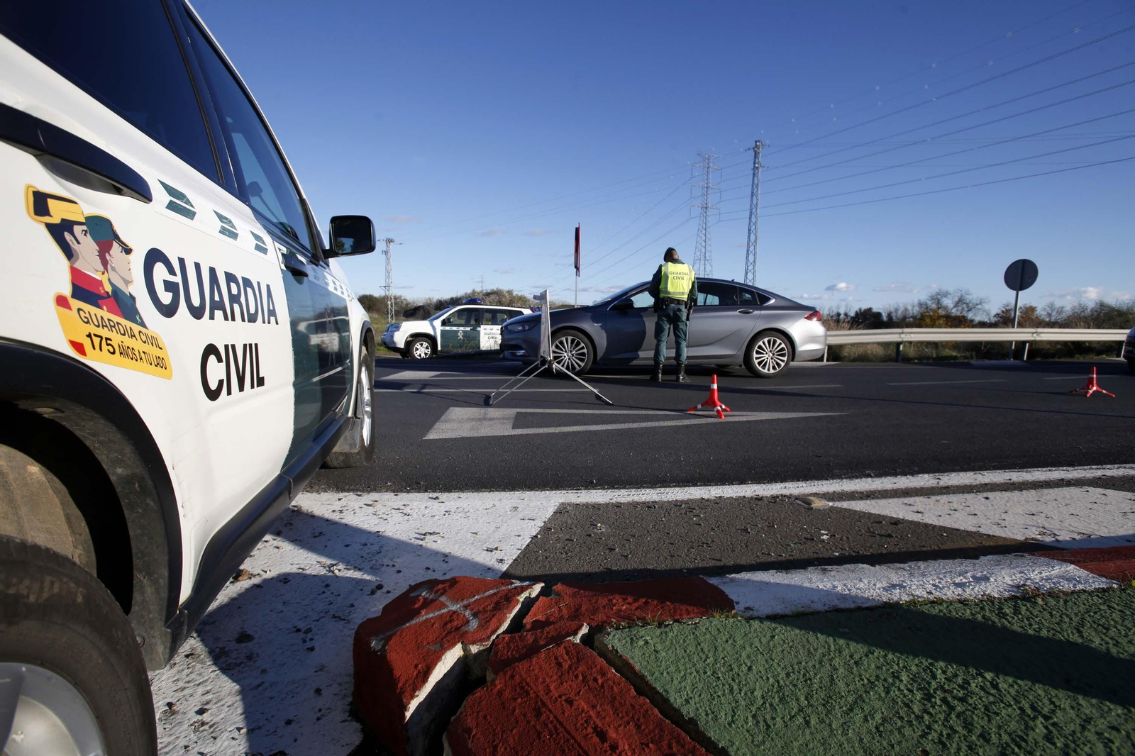 Controles de la Guardia Civil en los accesos a la costa de Huelva