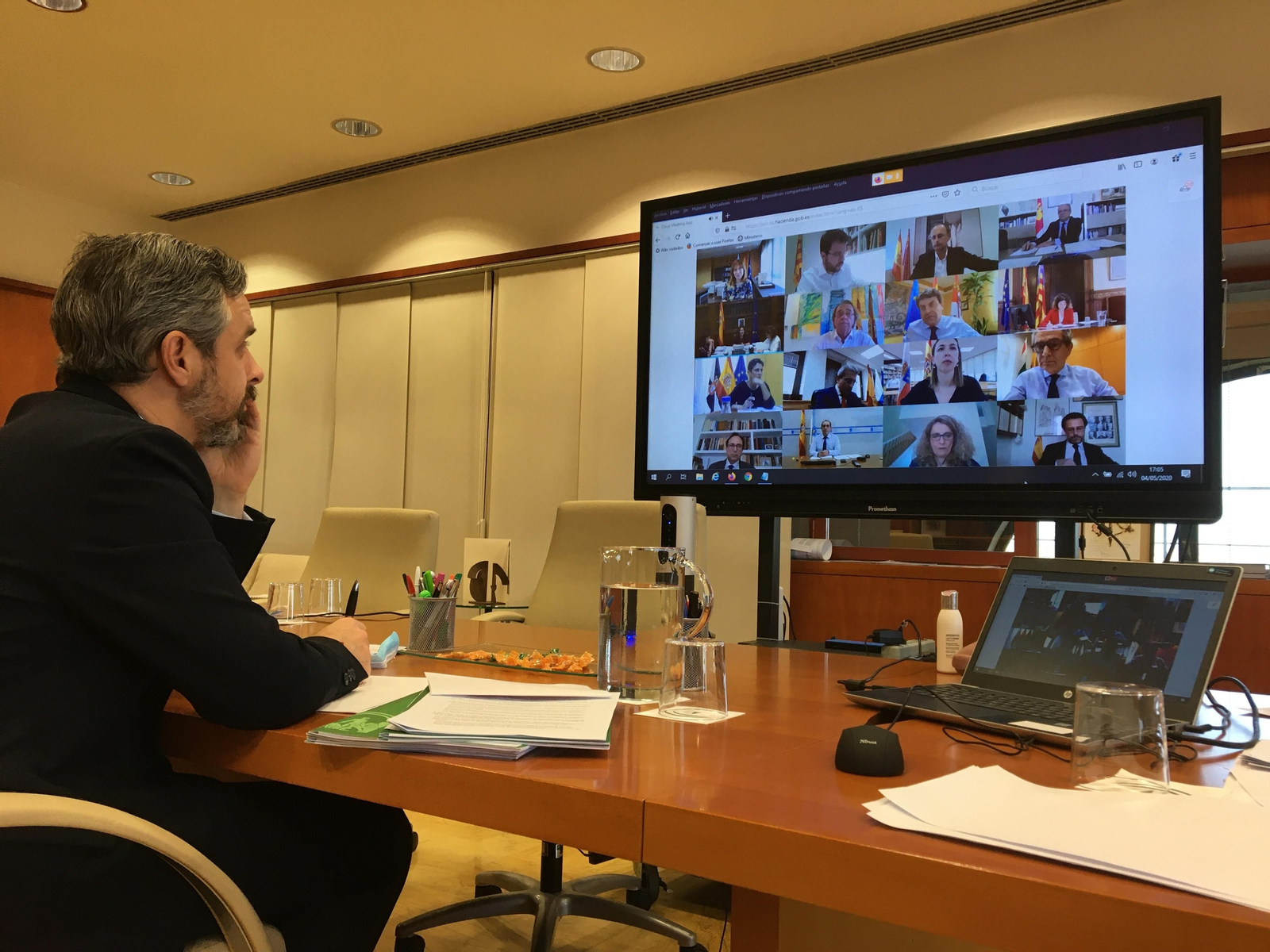 El consejero Juan Bravo en la reunión de la conferencia sectorial con los titulares autonómicos de Hacienda y la ministra María Jesús Montero.