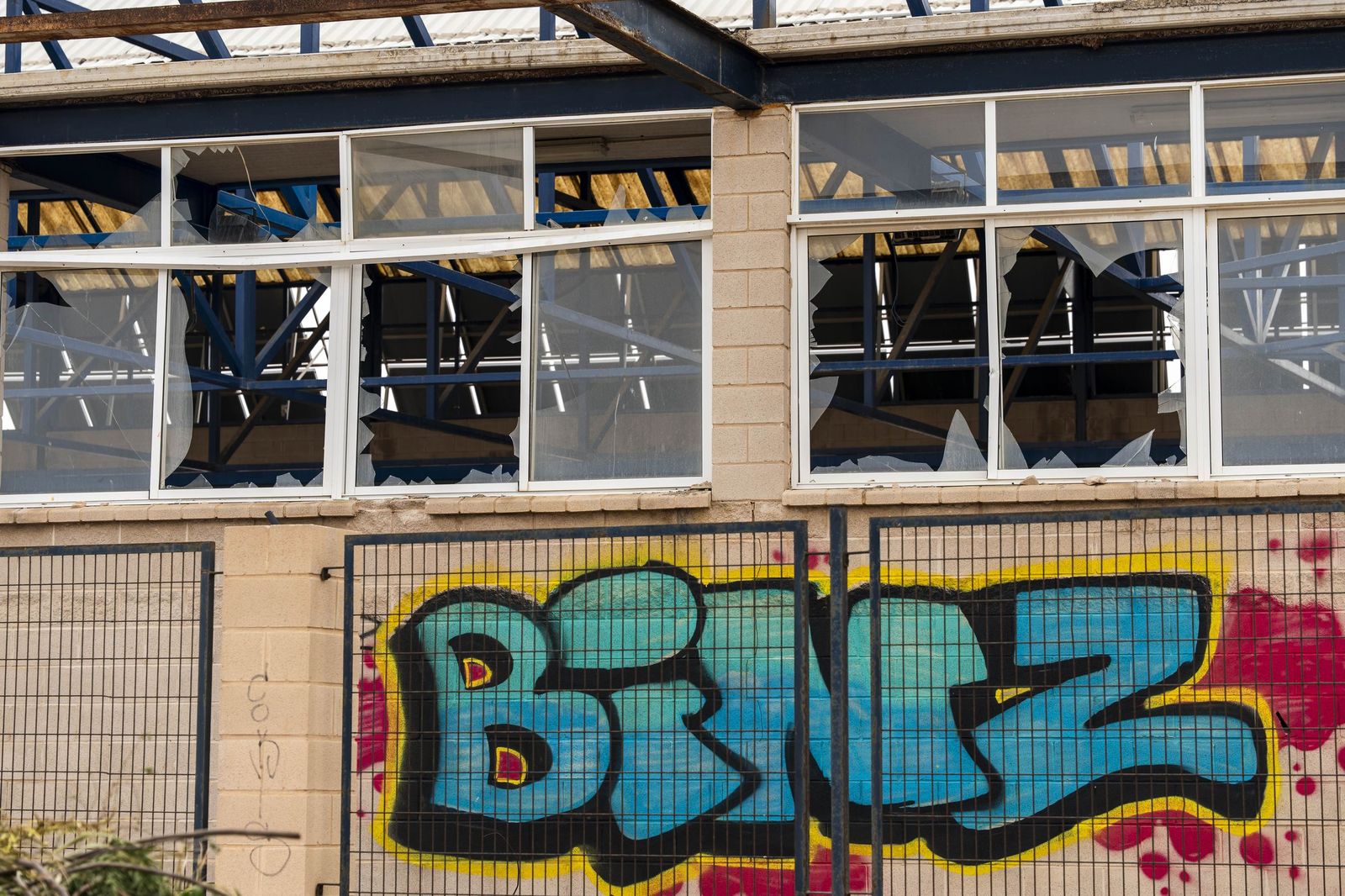 Las pistas deportivas y piscina de Costacabana, en imágenes