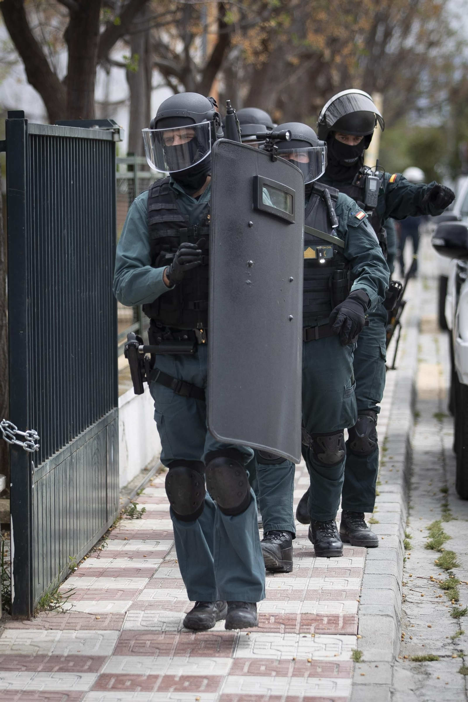 Fotos: un día de lucha contra la marihuana en Granada con la Guardia Civil de Pinos Puente