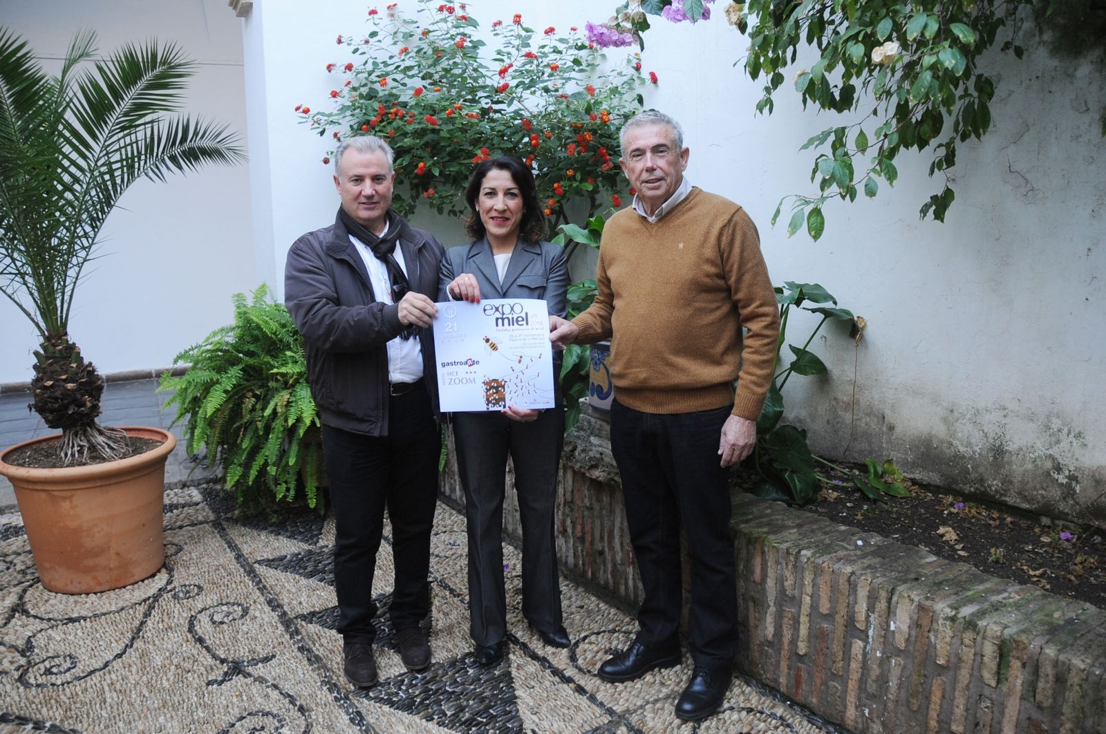 Presentación ayer de la muestra Expomiel en la Diputación.