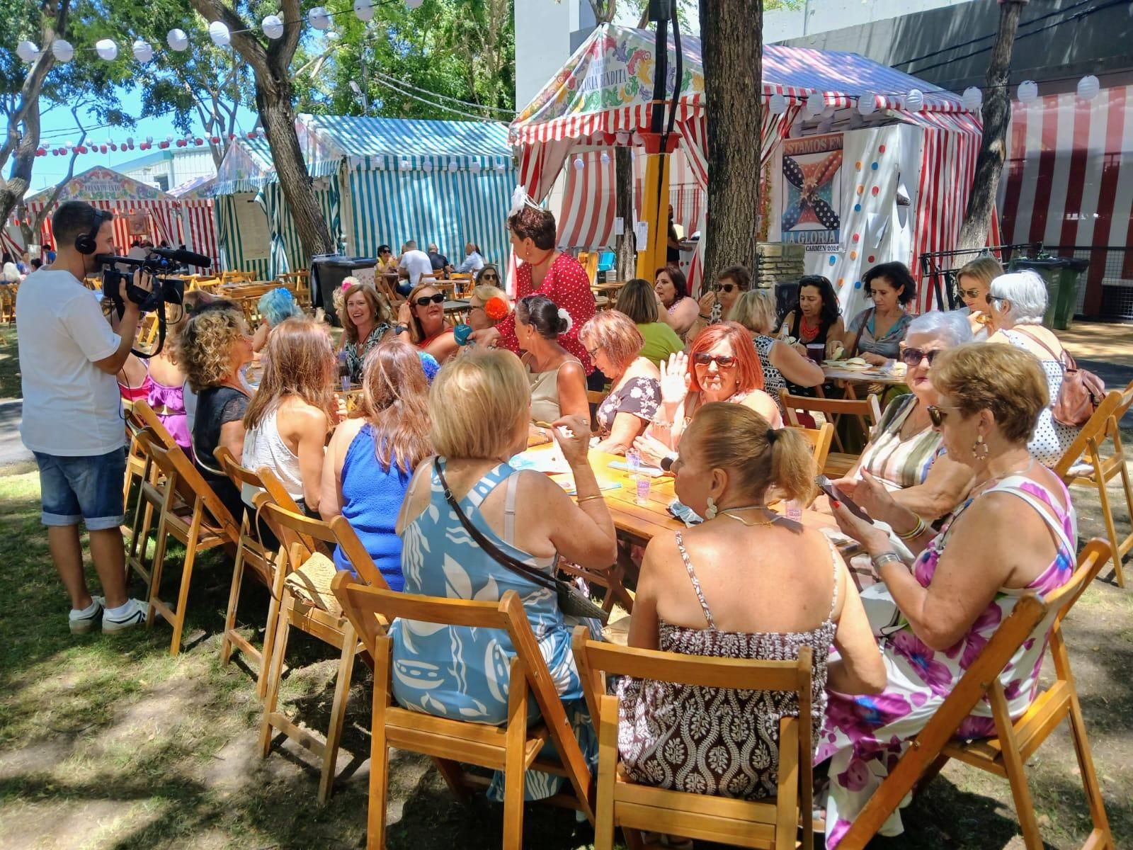 Búscate en las imágenes del Día de la Mujer de la Feria de San Fernando 2024