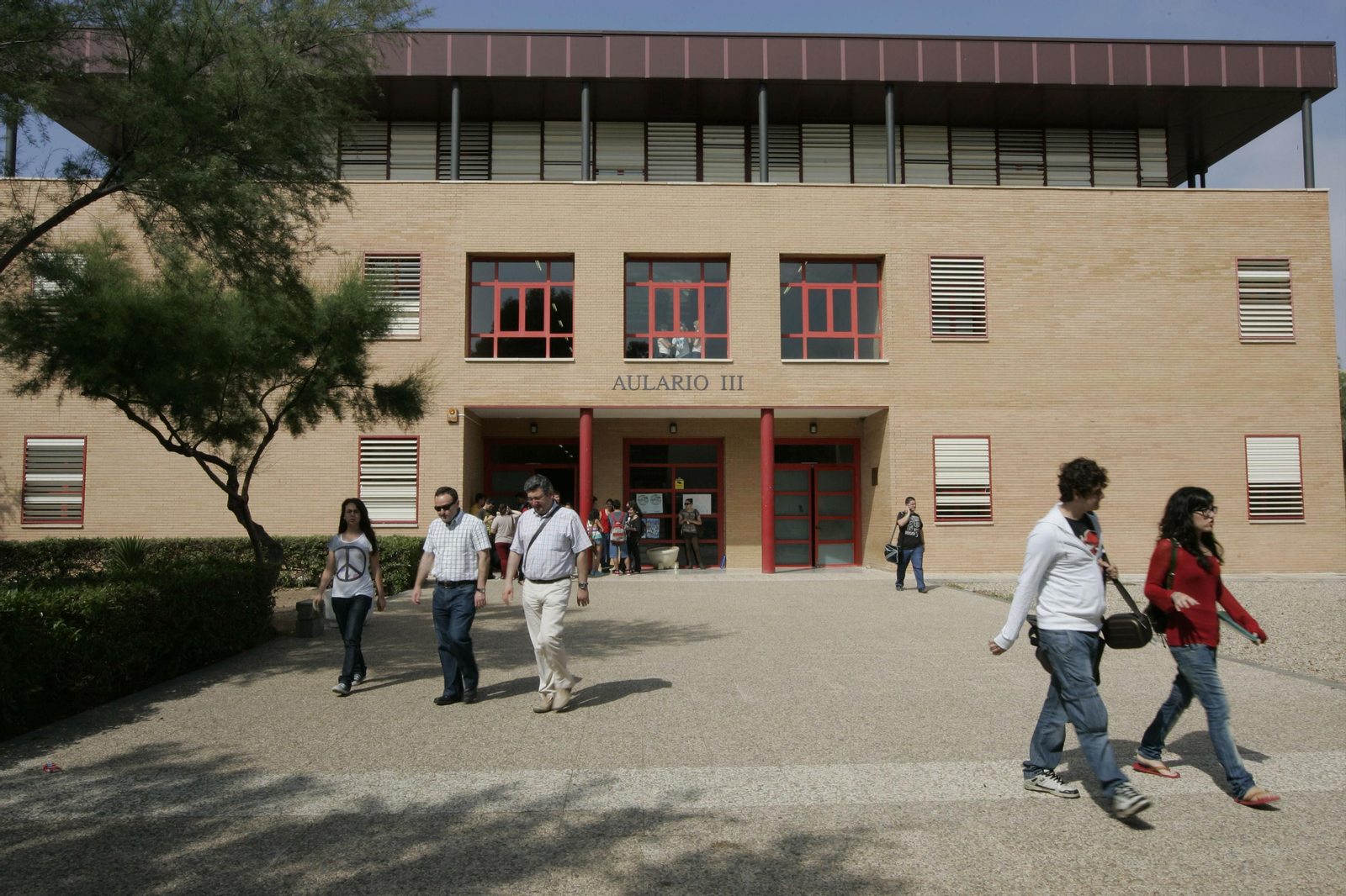 Los alumnos de último curso o recién titulados pueden solicitar estas becas.