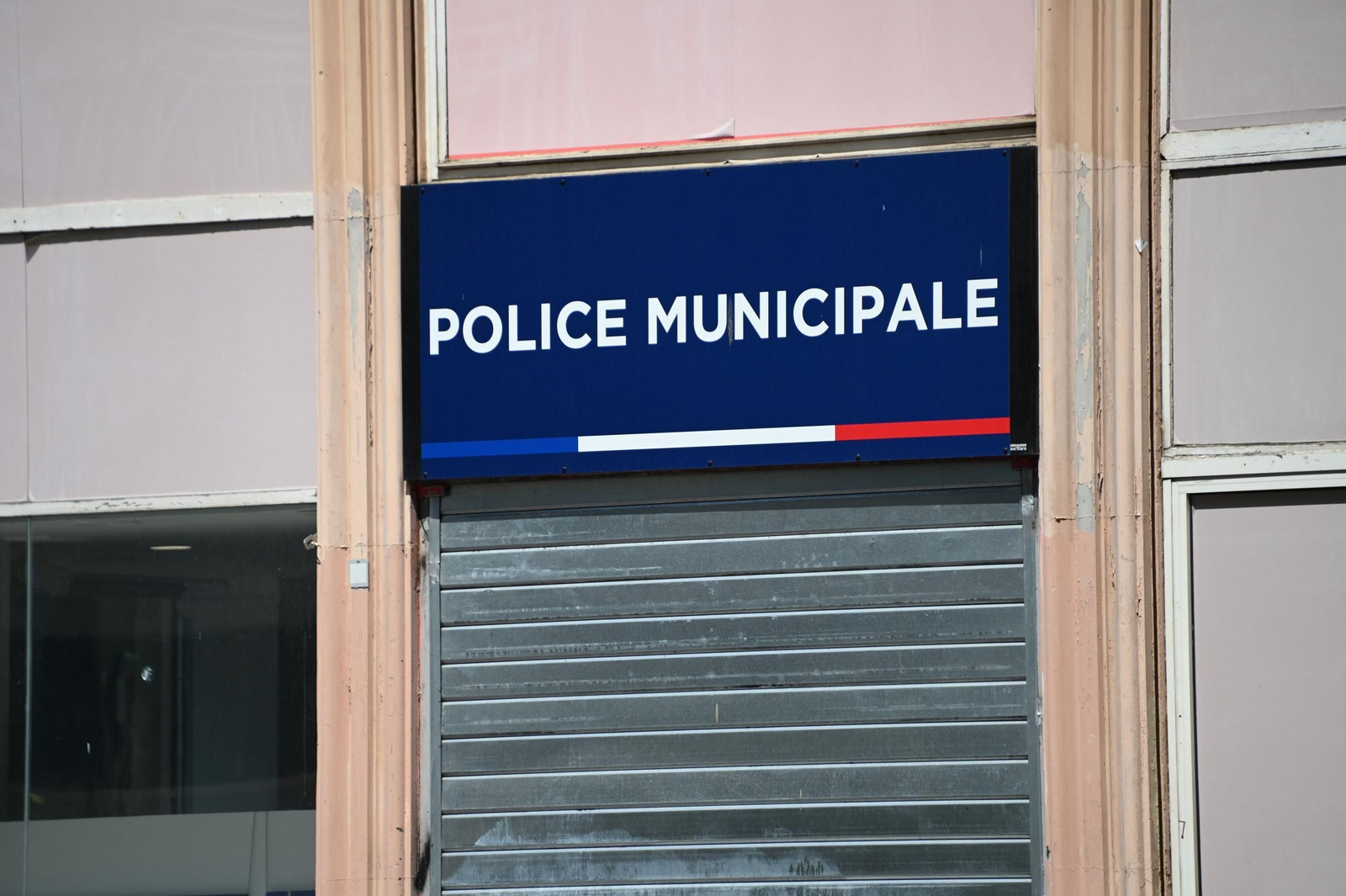 Una comisaría de Policía en Marsella. Una comisaría de Policía en Marsella.