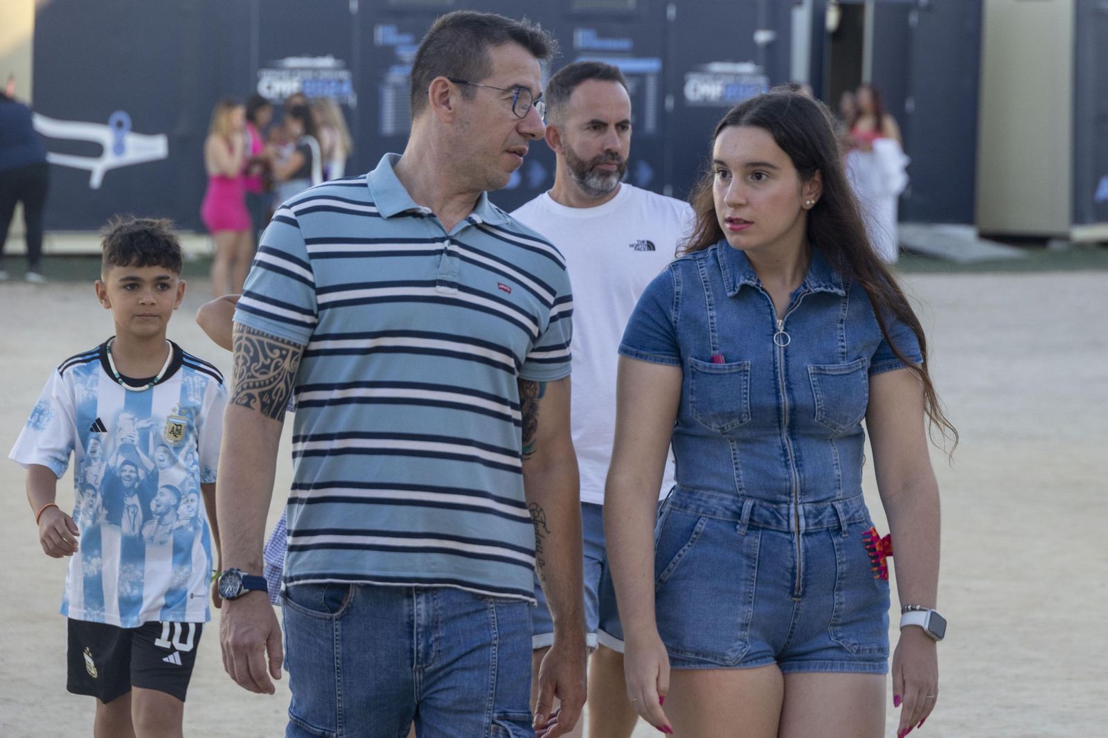 Búscate en las imágenes del concierto de Emilia en Concert Music Festival