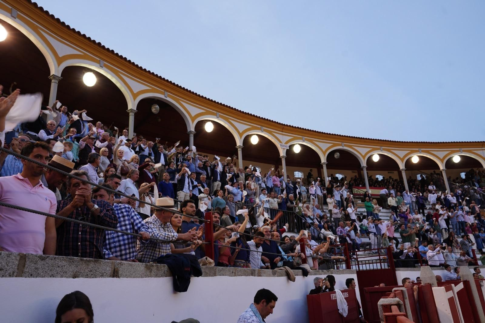 La corrida triunfal de Castella, Manzanares y Roca Rey en Pozoblanco, en imágenes