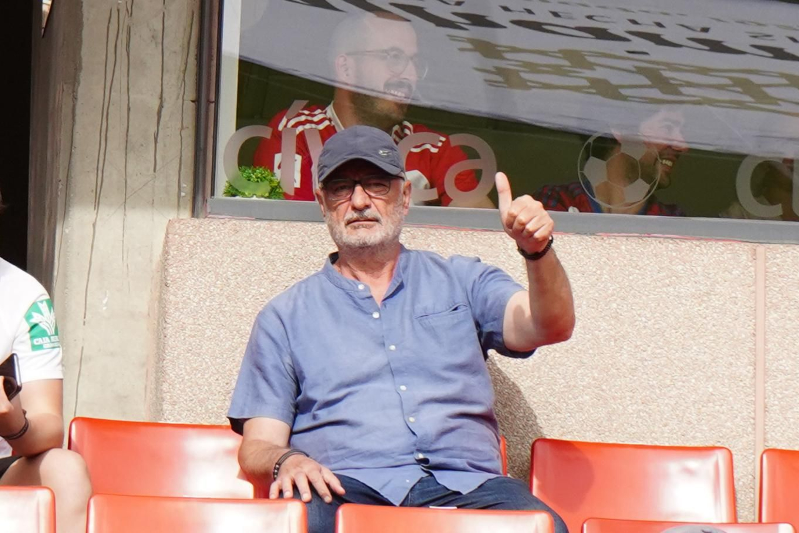 Encuéntrate en la grada de Los Cármenes en el Granada-Celta de Vigo