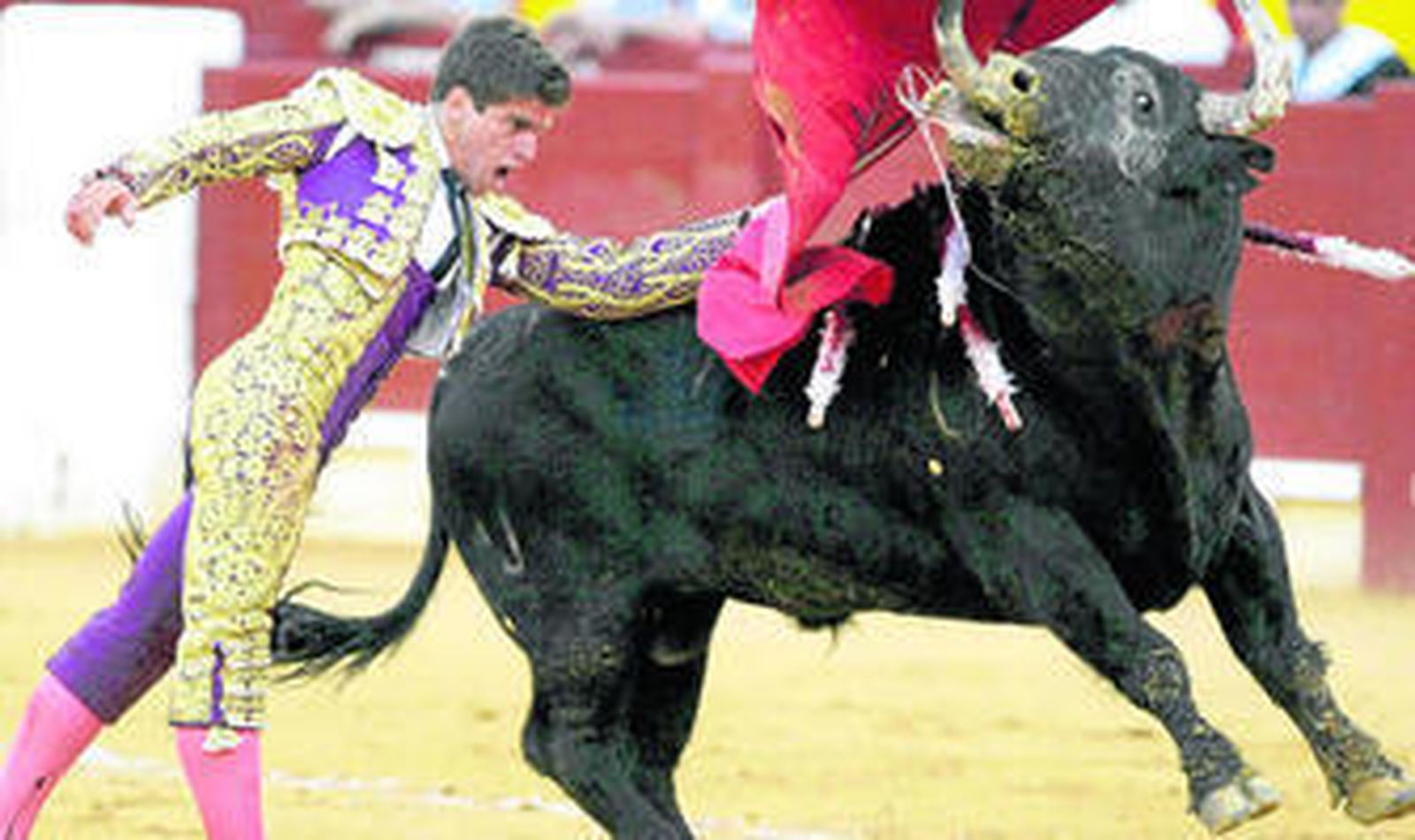 Rubén Pinar cuaja la mejor faena de la Feria de Alicante
