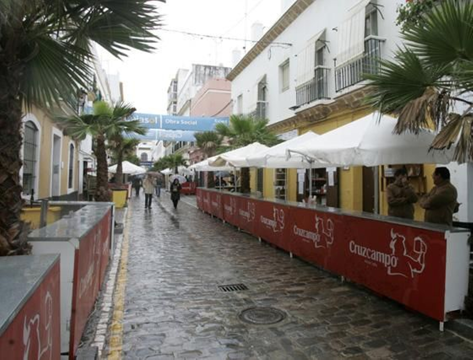 Las precipitaciones provocaron una baja afluencia de personas a la cita precarnavalera y la suspension de las actuaciones previstas. 

Foto: Jesus Marin