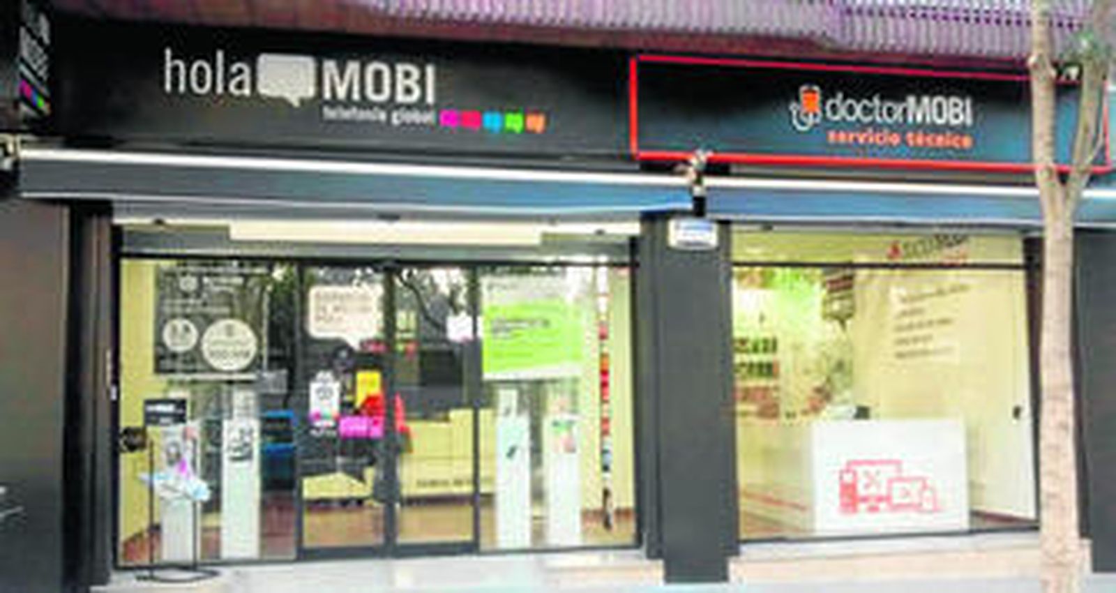 Exterior de una de las tiendas de holaMobi en las que ya se ha incluido los servicios de Fix.