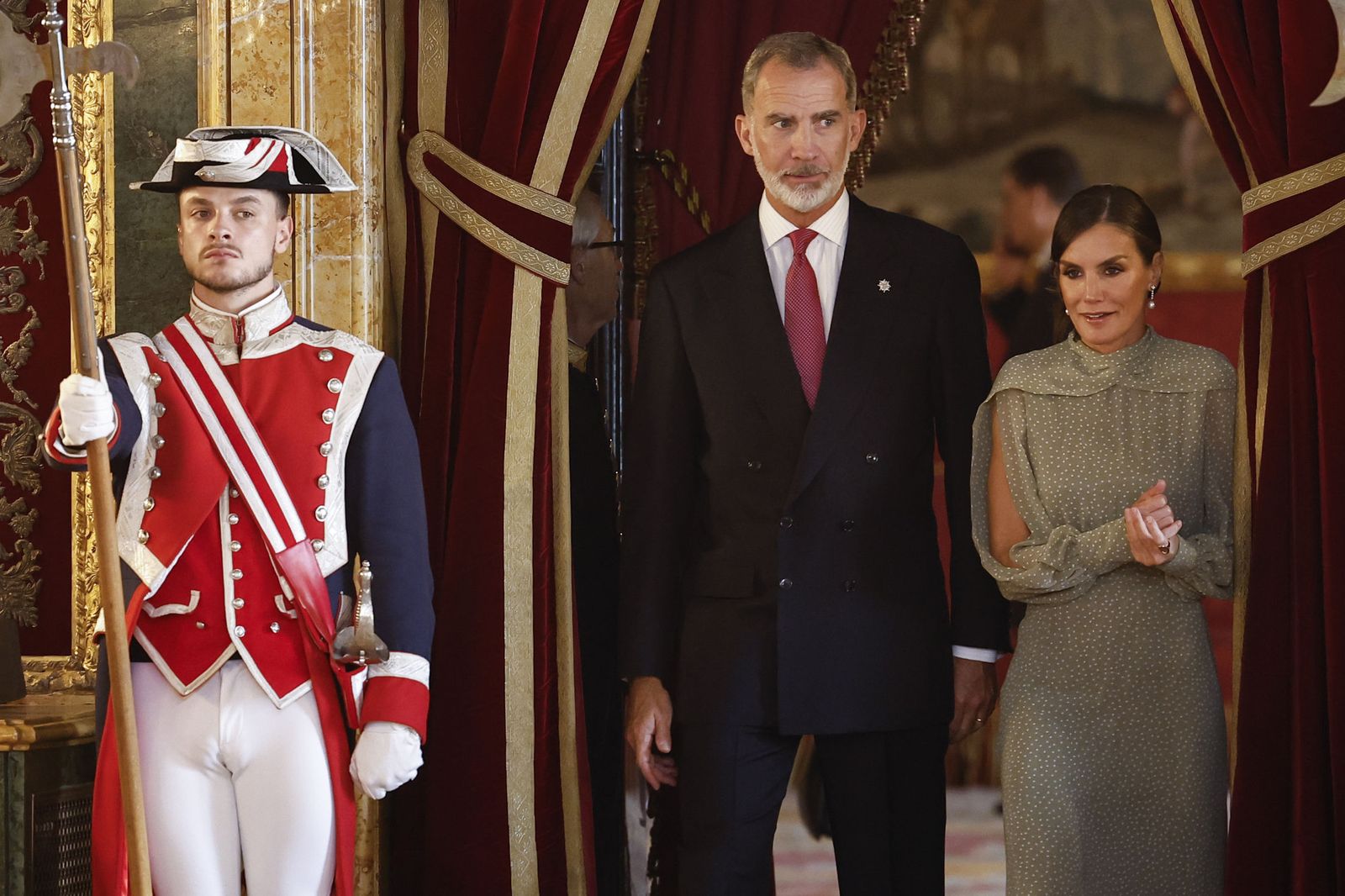 Las imágenes de los reyes durante la recepción en el Palacio Real