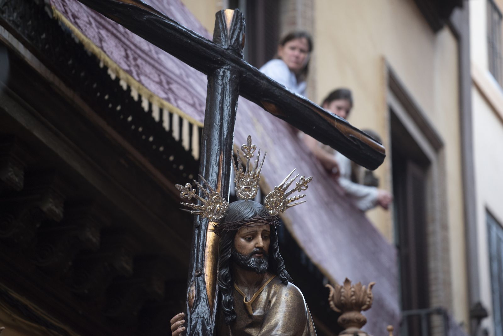 La procesión del Cristo de la Corona, en imágenes