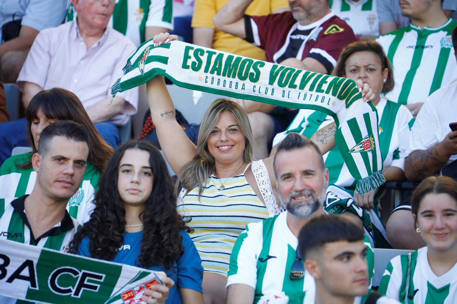 Las mejores fotos del ambiente en El Arcángel para el Córdoba CF - Racing de Ferrol