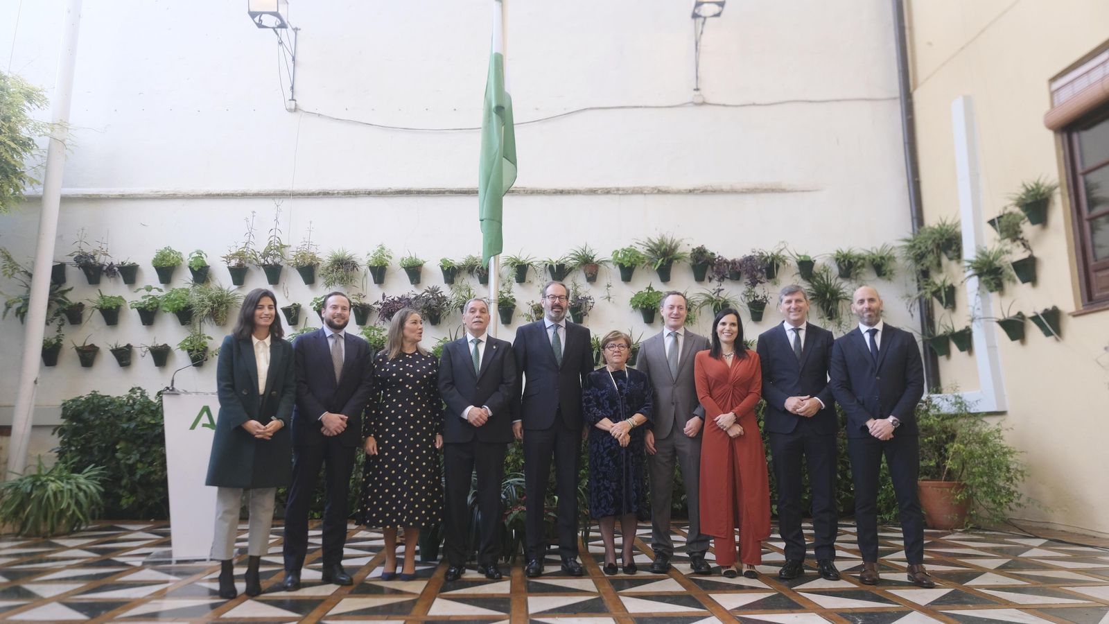 Homenaje a la bandera andaluza en la Junta.