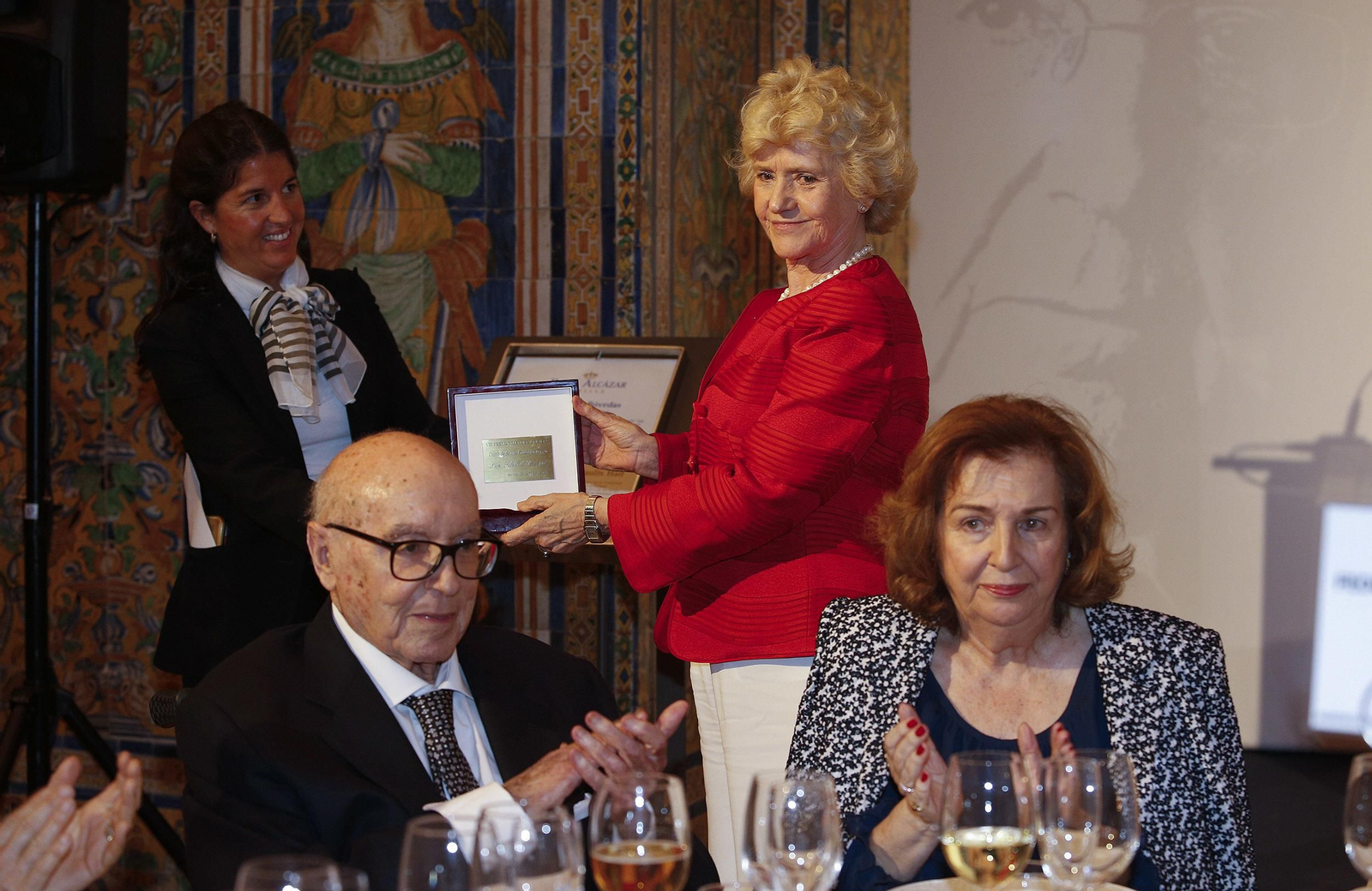 La entrega del VIl Premio Manuel Clavero a Soledad Becerril, en imágenes