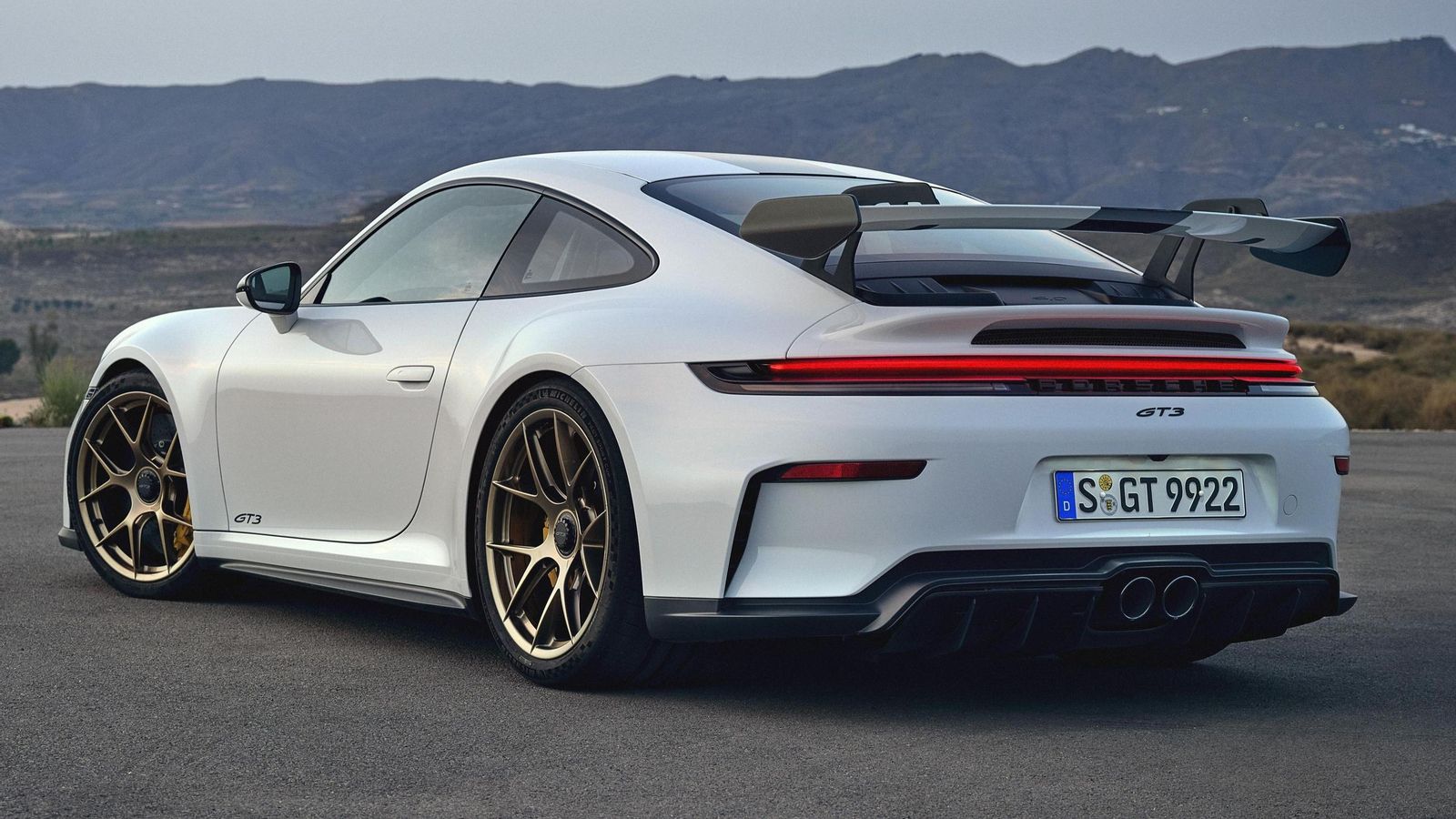 No hay cambios en la potencia respecto a su predecesor, de modo que el 911 GT mantiene los 510 CV. No hay cambios en la potencia respecto a su predecesor, de modo que el 911 GT mantiene los 510 CV.
