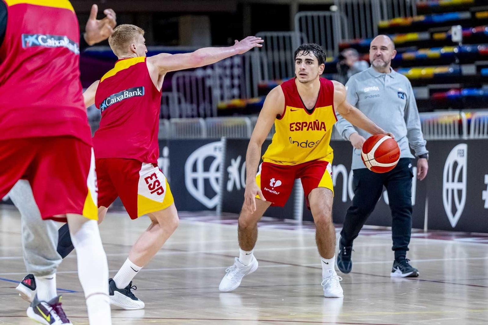 Alberto Díaz, Francis Alonso y Paco Aurioles, en la primera España de Chus Mateo