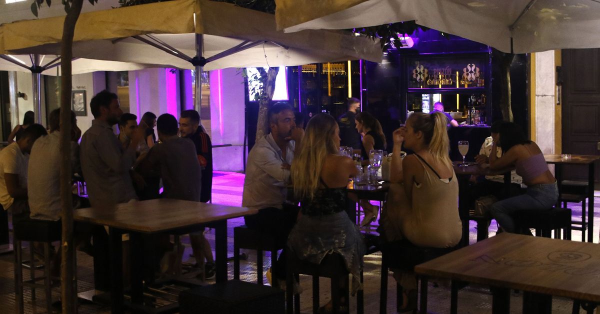 Condenado el dueño de un bar en Estepa a un año y cuatro meses de prisión por el ruido de los veladores