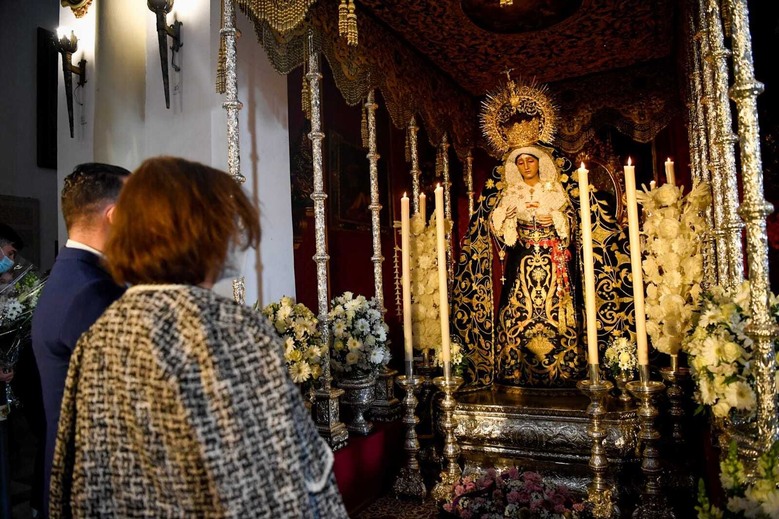 Veneración a los titulares de la hermandad de los Favores