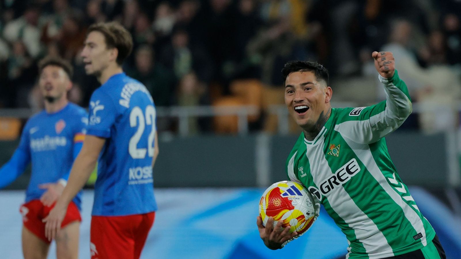 Chimy Ávila celebra su gol.