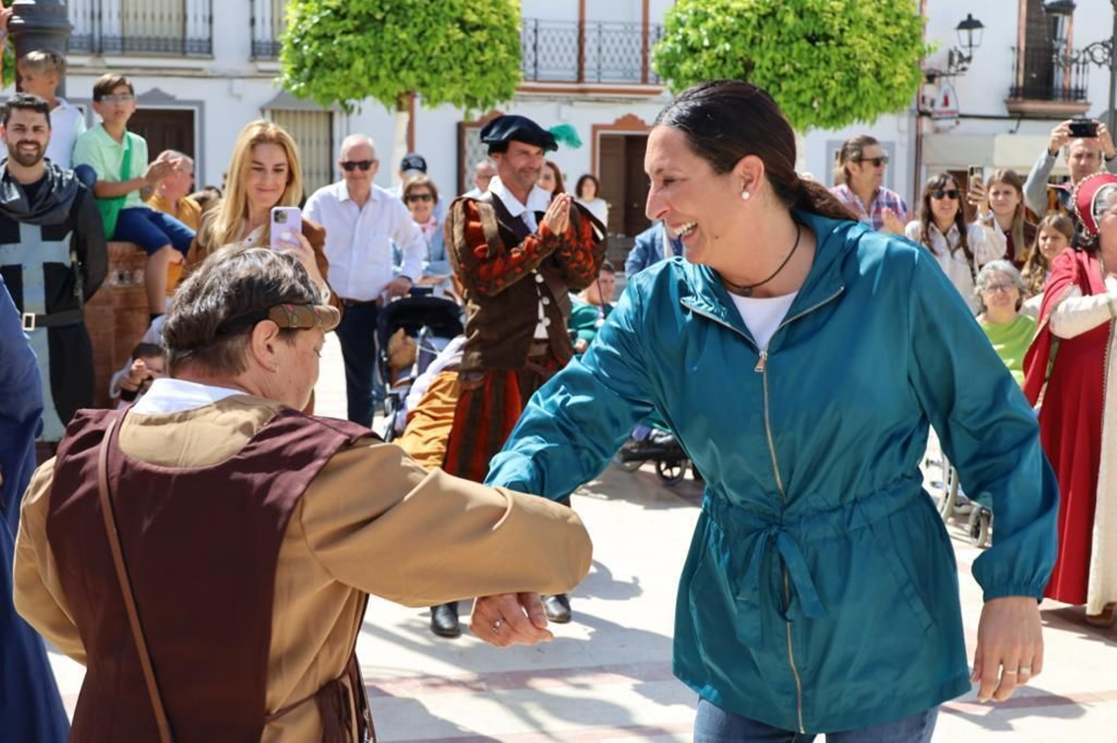 Loles López en la I Feria Medieval de Chucena.