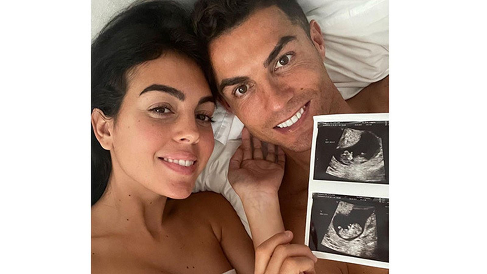 Georgina Rodríguez y Cristiano Ronaldo, con las ecografías de los mellizos.