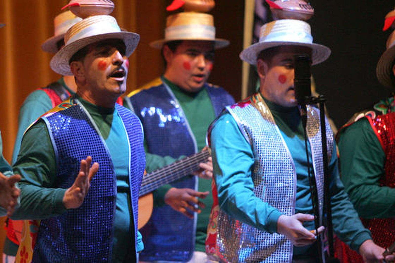 La agrupación 'Los chirigangas'./Fotos:J.M.Quiñones

Foto: J.M.Q.