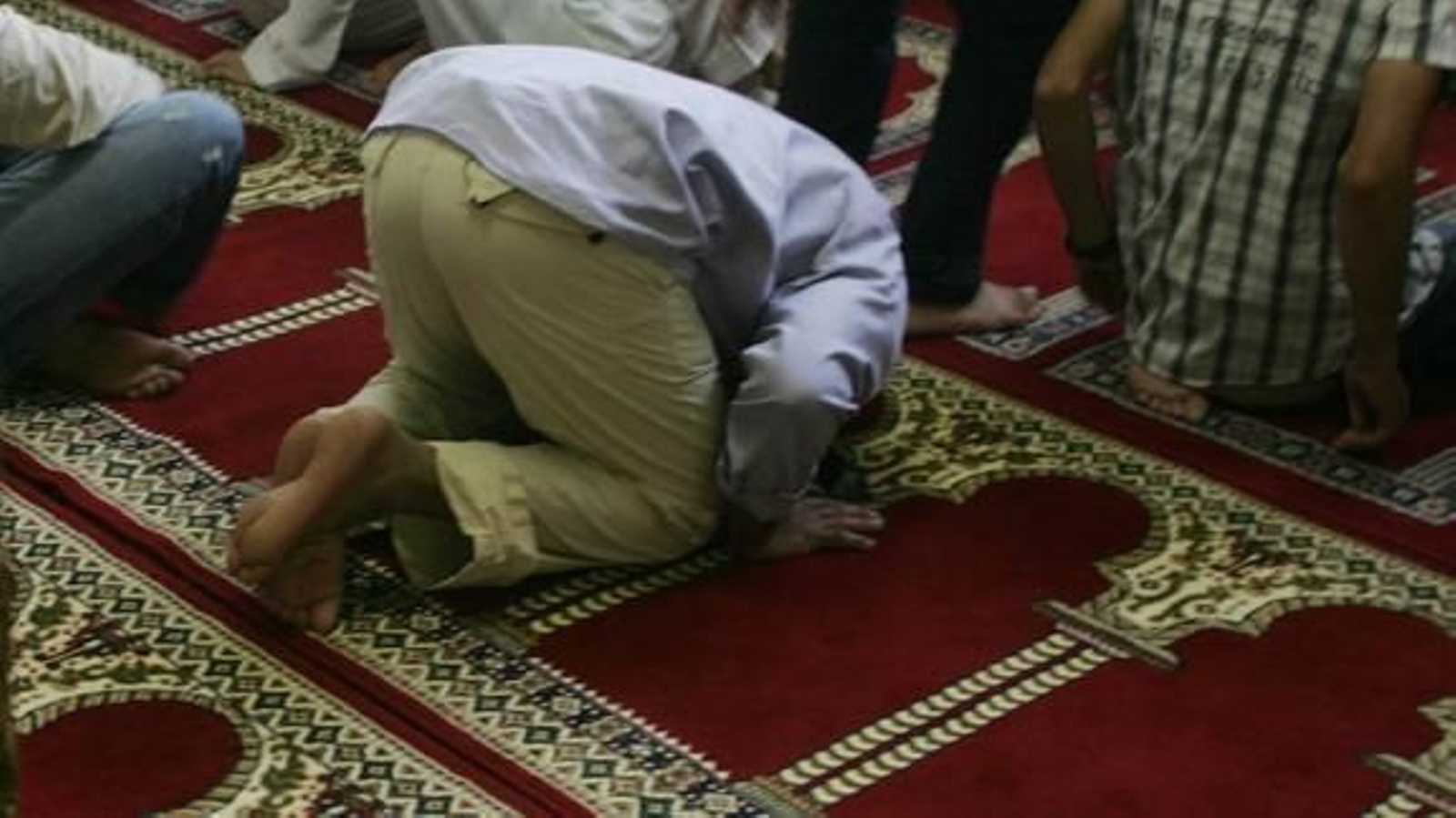 Un musulmán, durante la oración