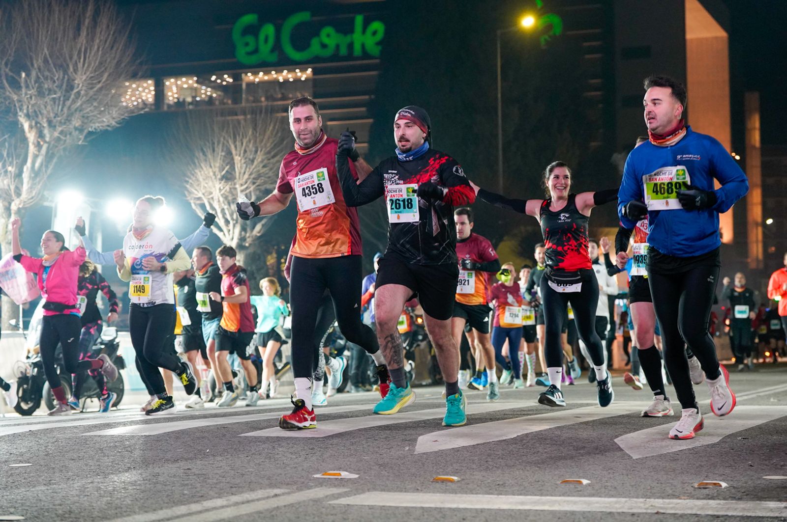 En imágenes: búscate en tu llegada a meta de la Carrera de San Antón 2026 (16)