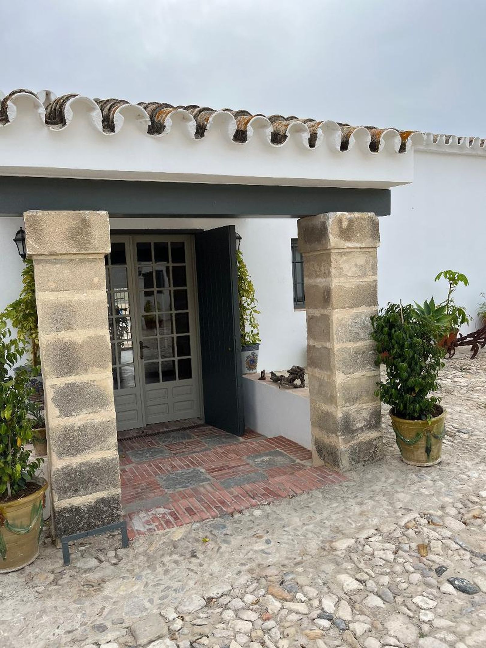 Las imágenes de un histórico cortijo en territorio de viñas y mostos