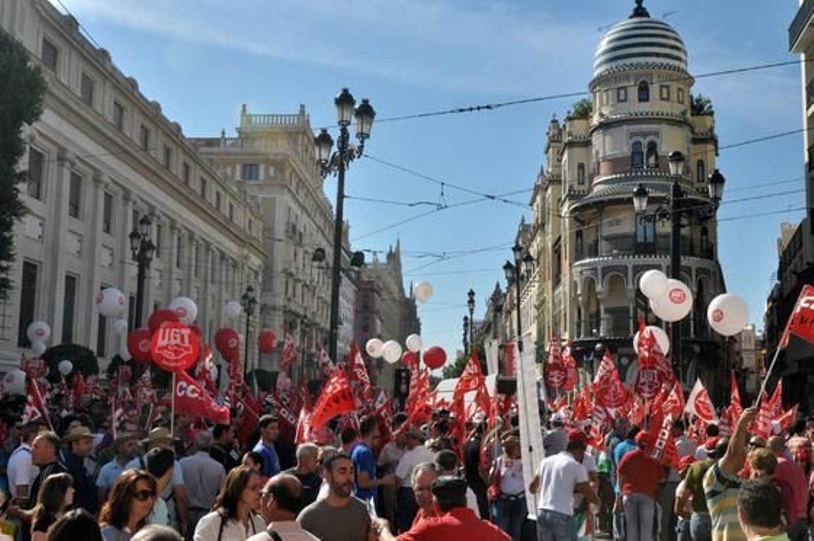 Los sindicatos recorren las calles del centro de la capital.

Foto: Manuel Gómez