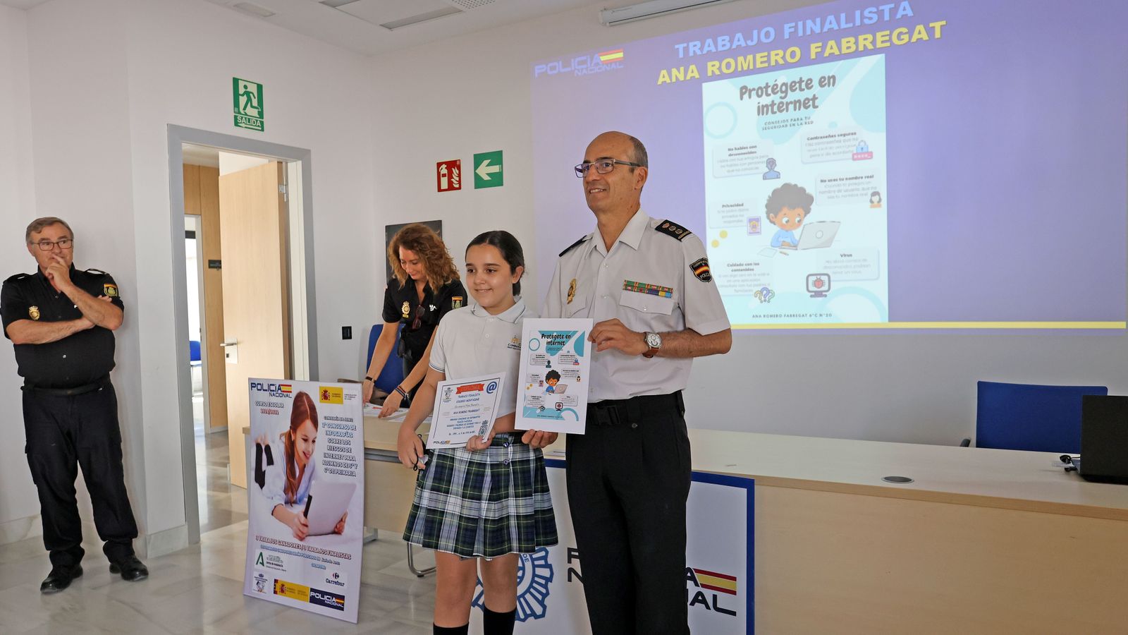 Premios del 2º concurso de infografías sobre los riesgos de internet para alumnos de 5º y 6º de primaria