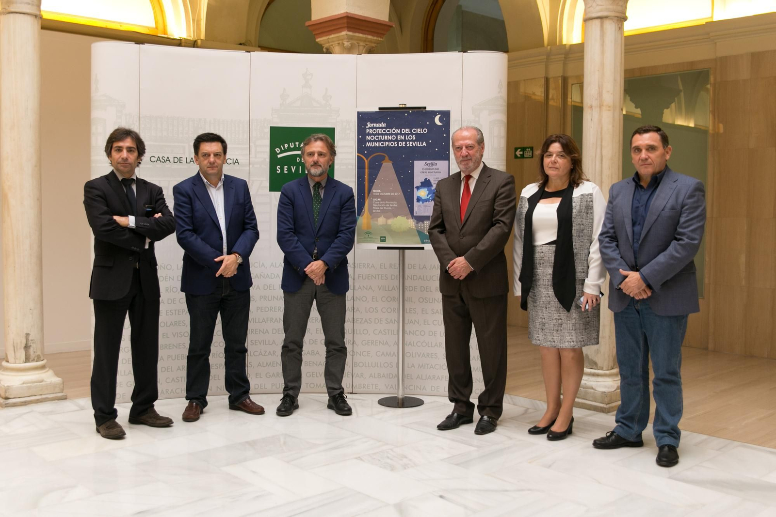 El consejero de Medio Ambiente y el presidente de la Diputación de Sevilla (en el centro), ayer en la jornada.