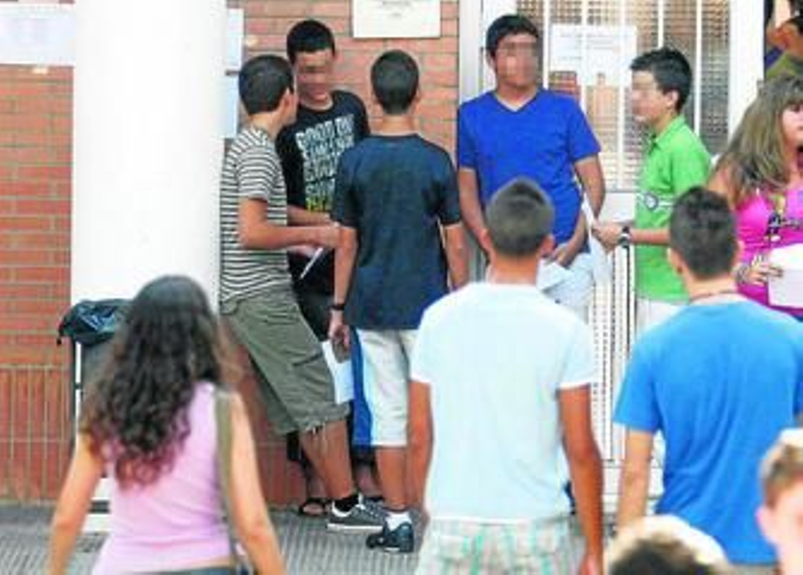 Estudiantes del IES La Orden, en el primer día de este curso 2010/11.