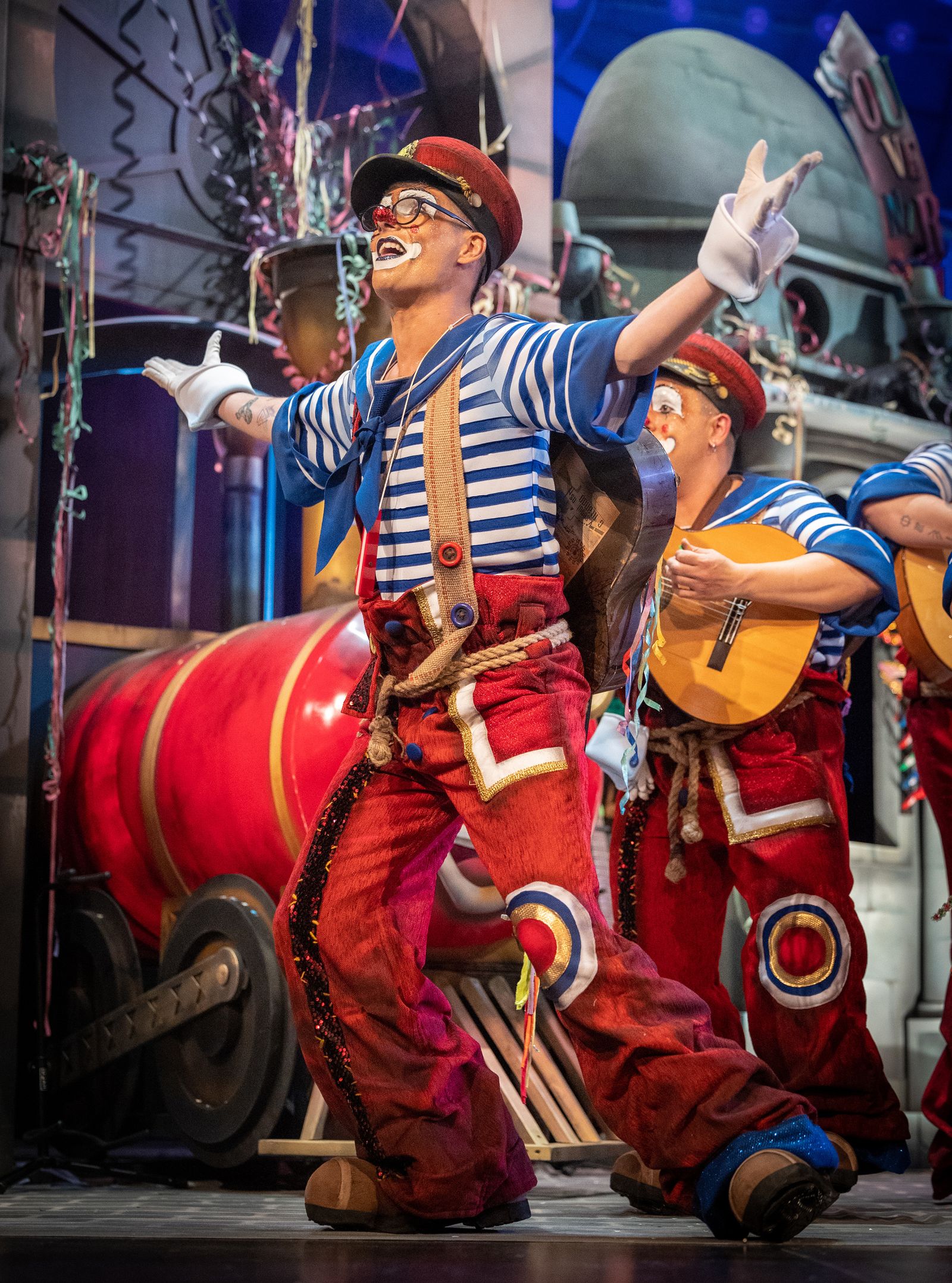 Comparsa Y seguimos cantando