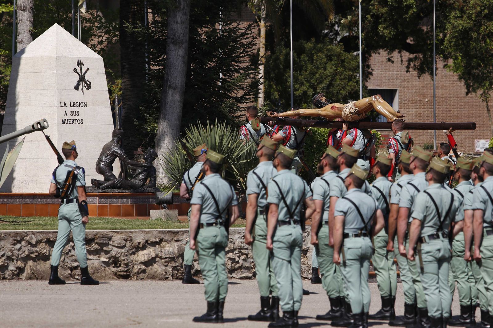 Homenaje de La Legión a los militares fallecidos, en fotos.