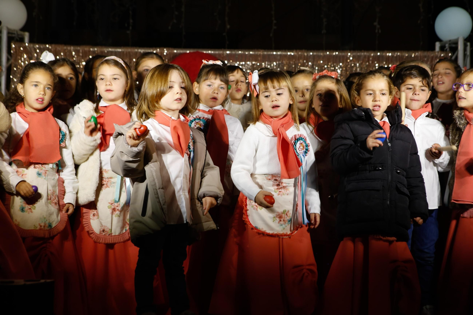 Fotos del encendido del alumbrado navideño en Los Barrios y la gran nevada artificial