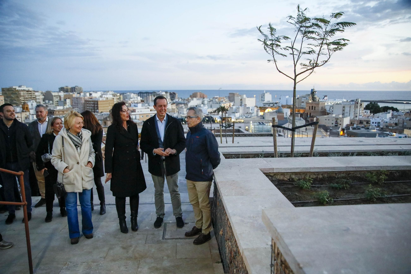 Las mejores imágenes del encendido de luces en el Cerro de San Cristobal de Almería