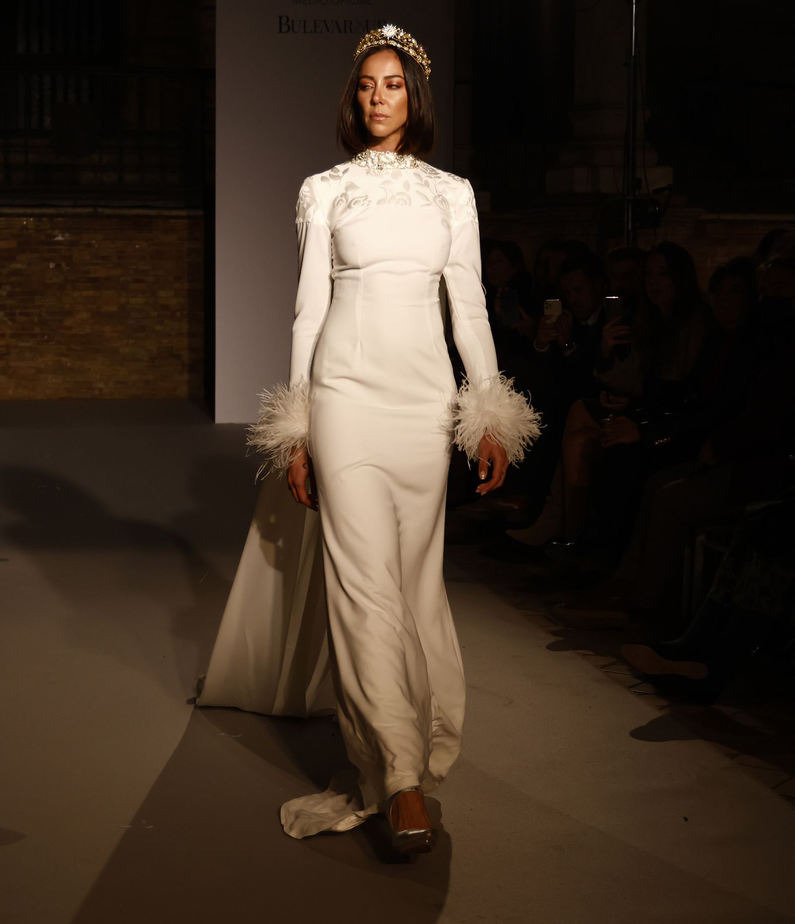 Las tendencias en vestidos de novia e invitada de la pasarela SIQ, en fotos