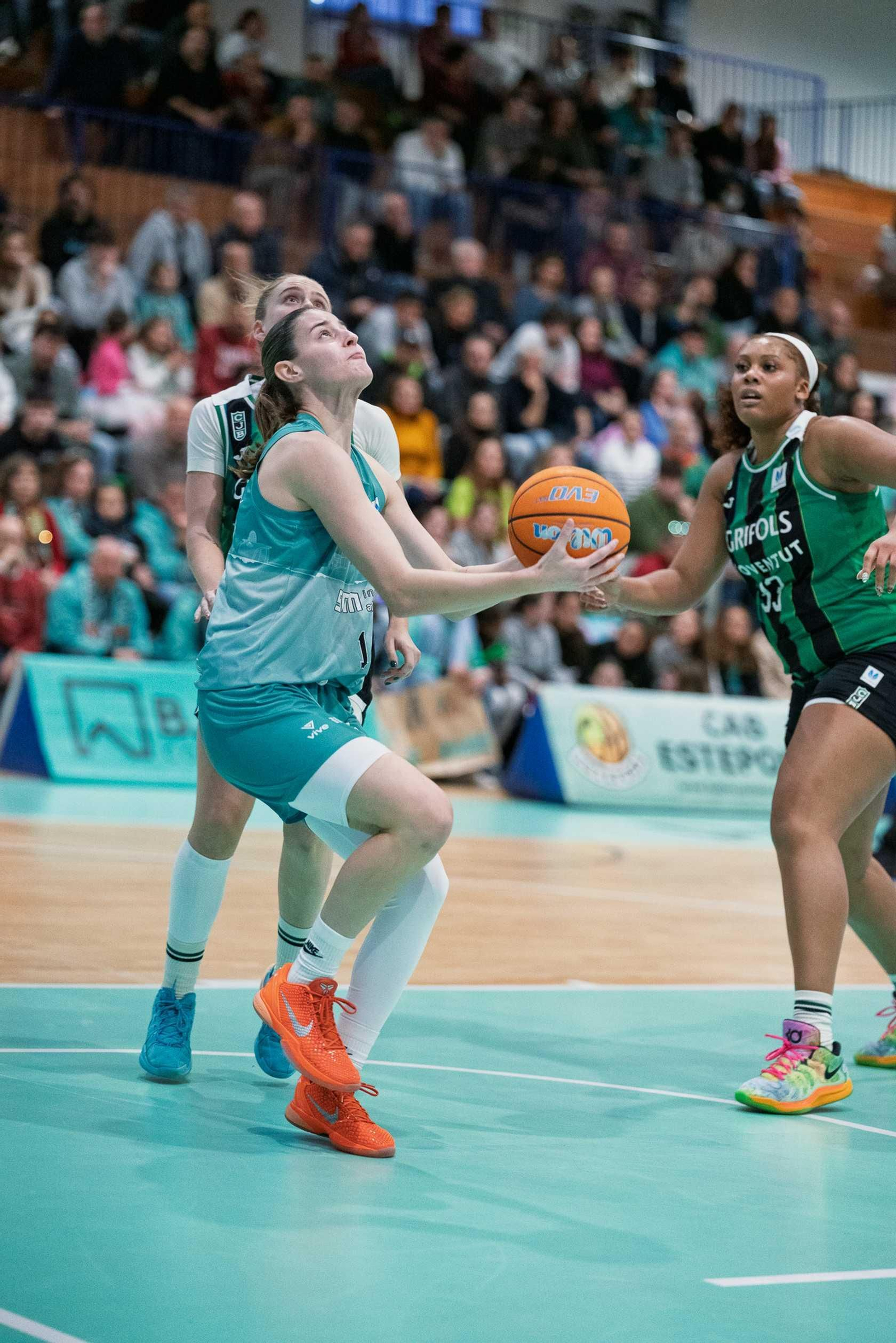 Gran remontada del CAB Estepona ante el Joventut (66-62)