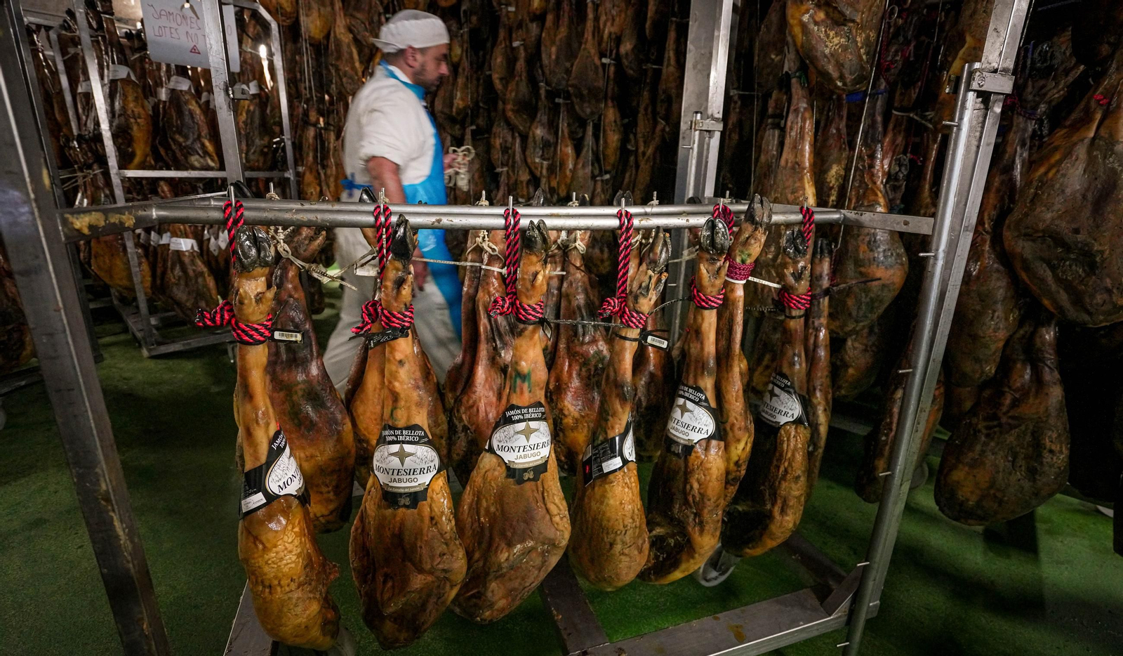 Del campo a la mesa, así son los jamones de Montesierra que vende Mercadona